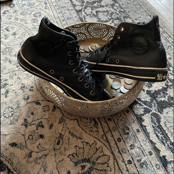 Converse Shoes - Black Leather Converse All-Star - High Tops - Mens 4/ Womens 6